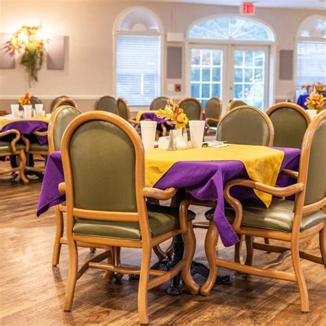 Dining at The Gables at Cobb Village .